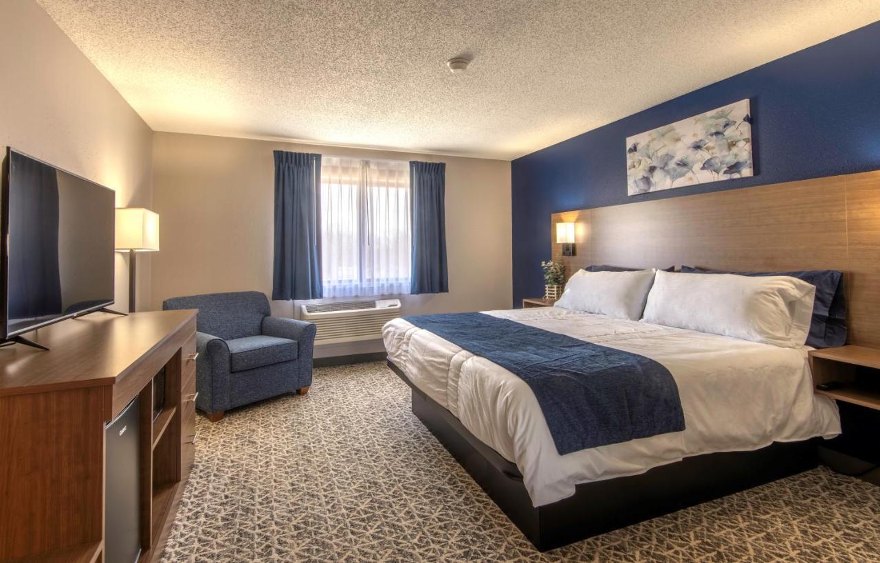 Grove Hilltop Inn & Suites מראה חיצוני תמונה