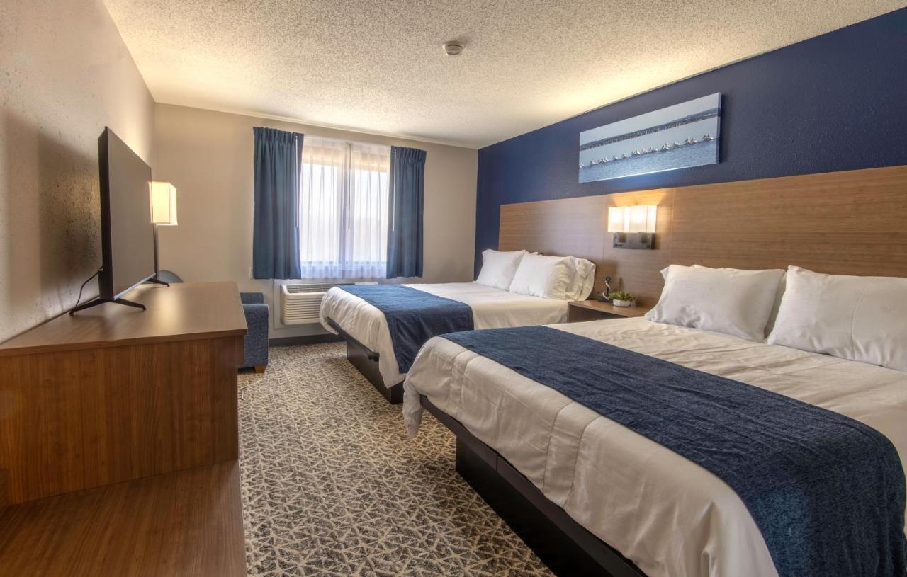 Grove Hilltop Inn & Suites מראה חיצוני תמונה