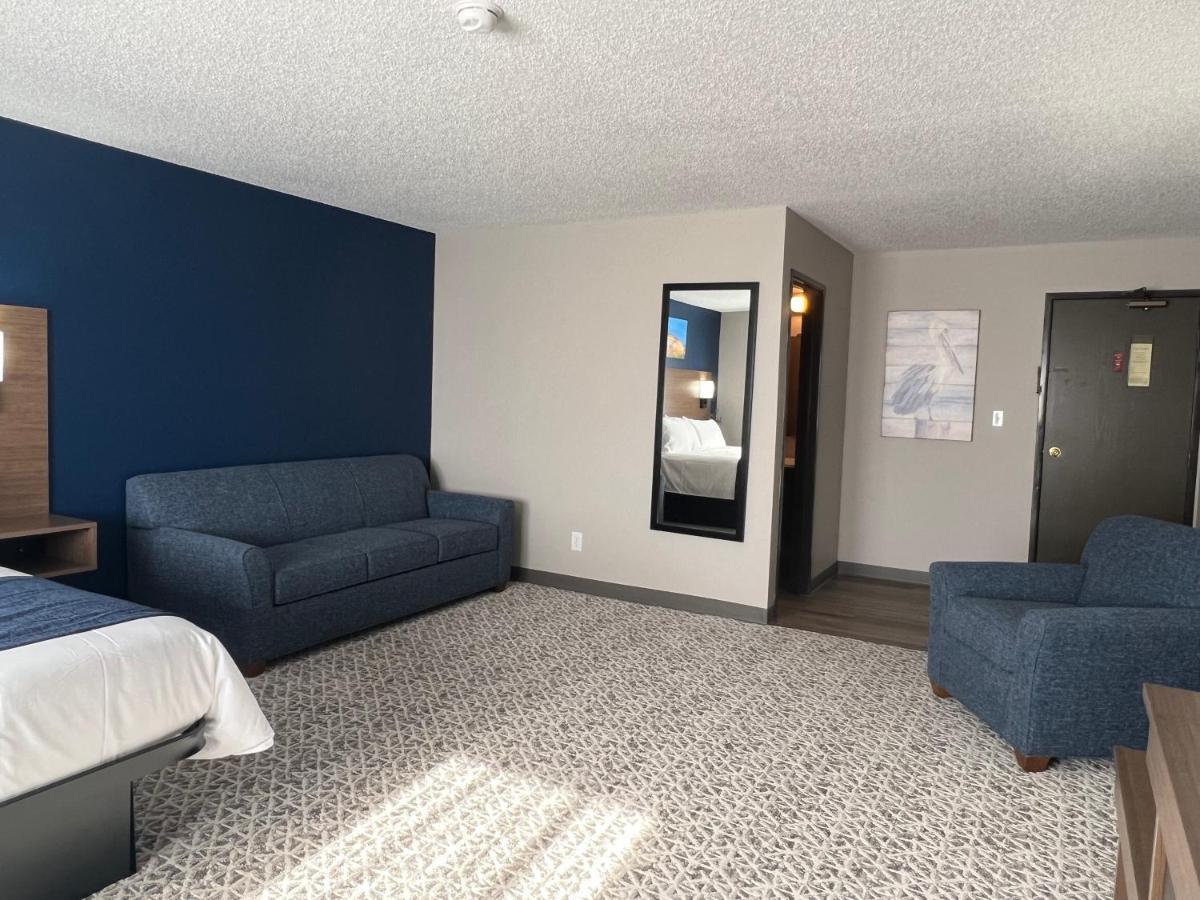Grove Hilltop Inn & Suites מראה חיצוני תמונה