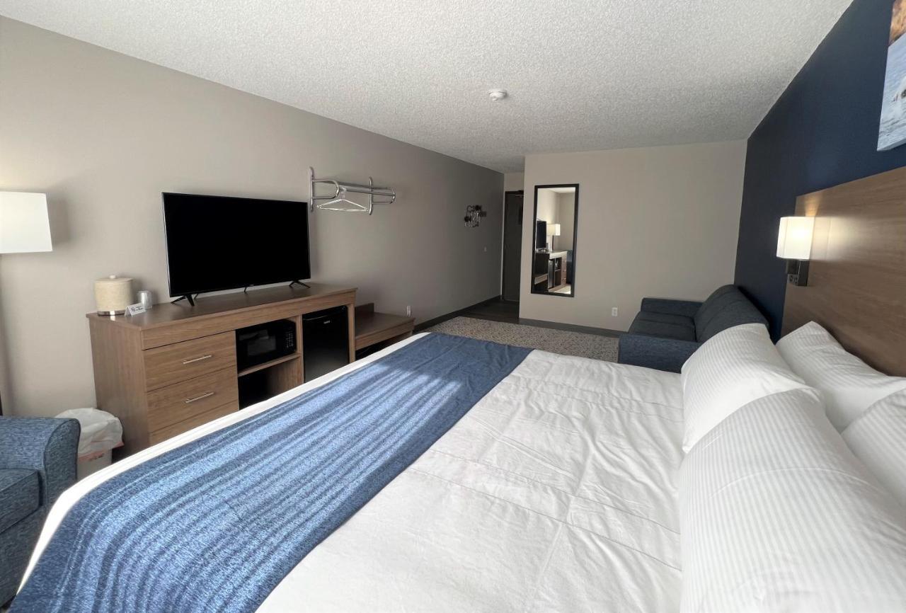 Grove Hilltop Inn & Suites מראה חיצוני תמונה