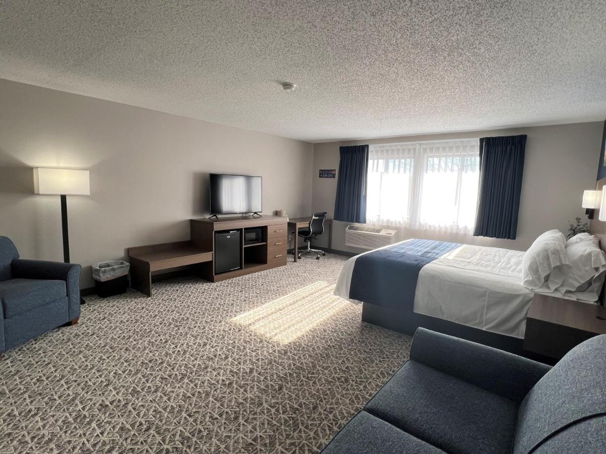 Grove Hilltop Inn & Suites מראה חיצוני תמונה