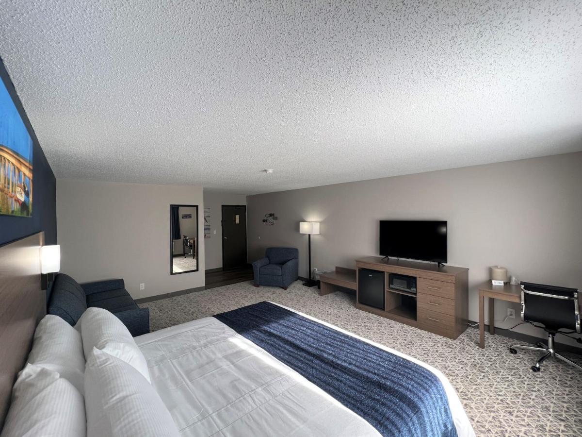 Grove Hilltop Inn & Suites מראה חיצוני תמונה
