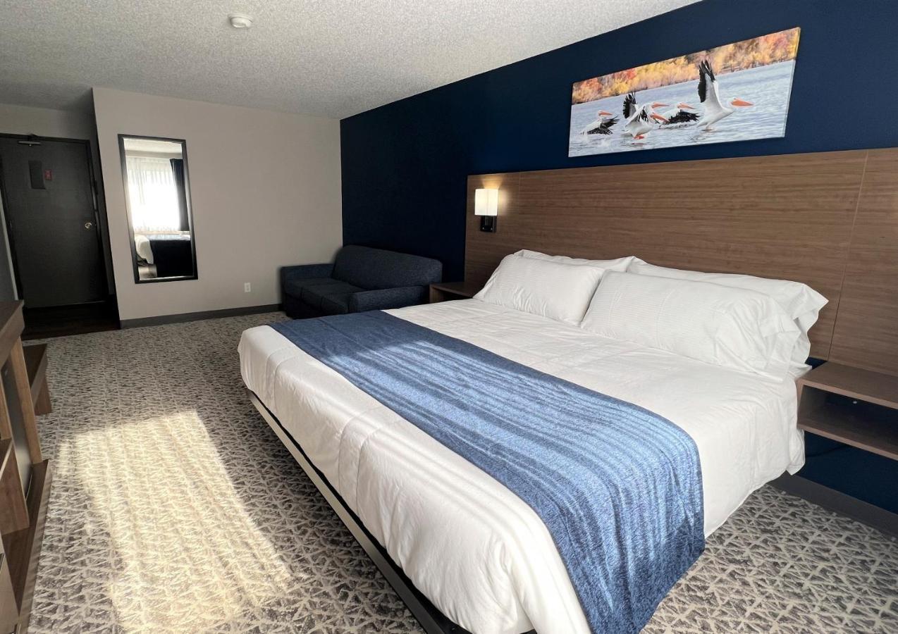 Grove Hilltop Inn & Suites מראה חיצוני תמונה