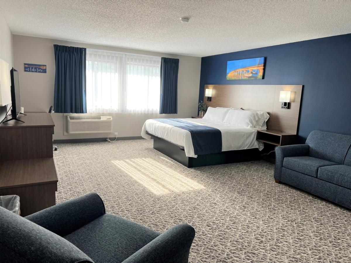Grove Hilltop Inn & Suites מראה חיצוני תמונה